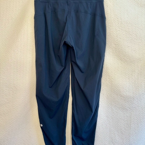 Lululemon Dance Studio Mid-Rise Navy Blue Women’s Jogger Pants Size: 6 - Picture 2 of 6